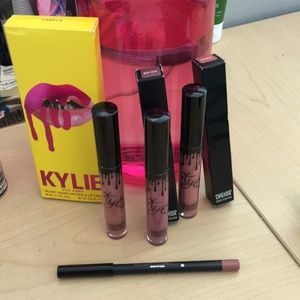 Never used KylieCosmetics lip kit,2 velvet lipstks